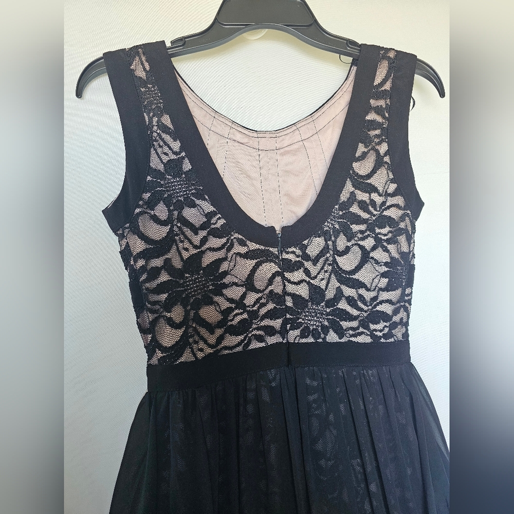 Elegant Morgan & Co. Long Formal Dress - Size 3/4 - Picture 7 of 16
